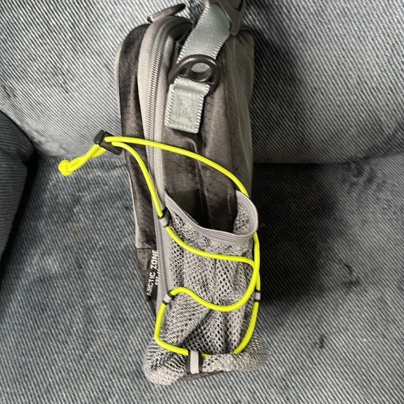 Arctic zone pro lunch box (does not have beverage bottle) - Picture 6 of 10